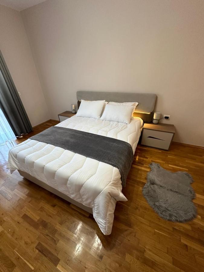 Villa Malo Guesthouse Korce Ngoại thất bức ảnh