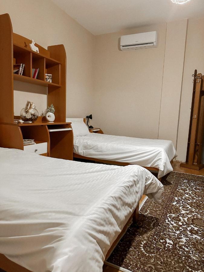 Villa Malo Guesthouse Korce Ngoại thất bức ảnh
